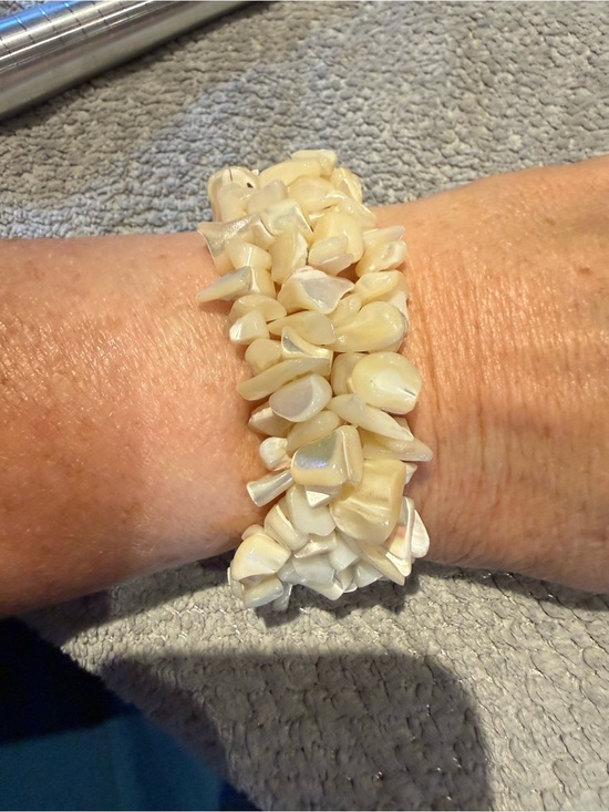Jewelry - Pearl Shell Chip Stretch Bracelet - Cream Color